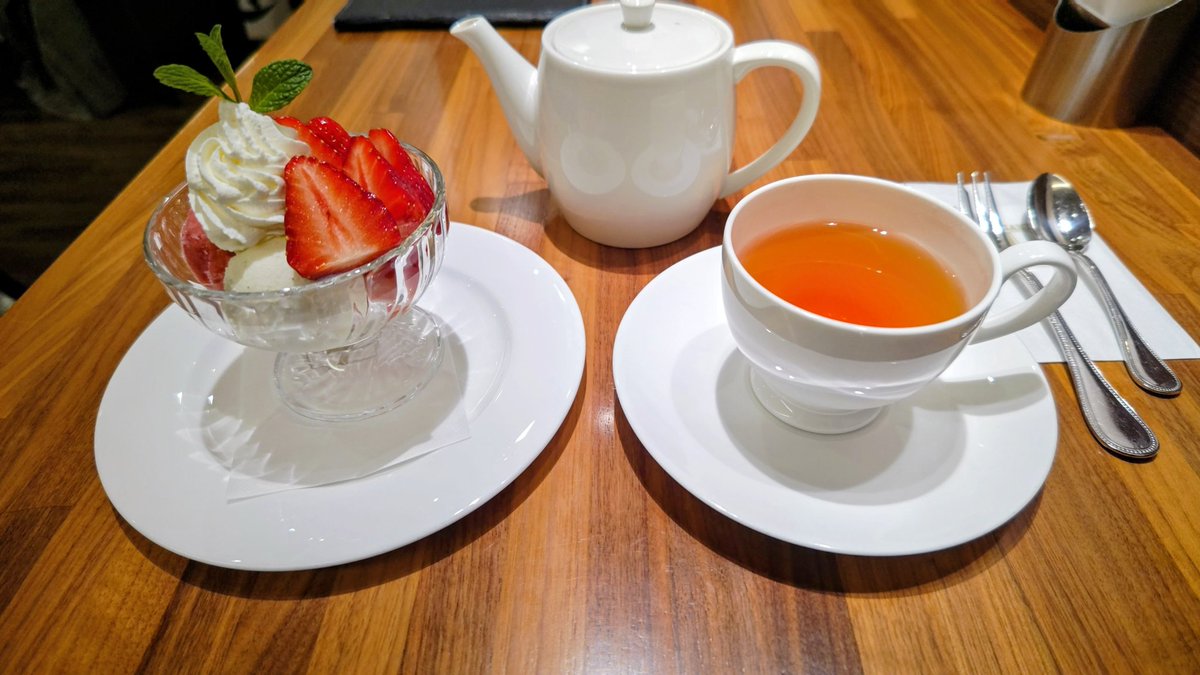 riho111118's tweet photo. 🍓今日のいちご (1/18)🍓

ITAGAKI FRUIT SALONさんの
いちごサンデー！

いちご狩りの予約を入れようとしましたが、いっぱいで予約できませんでした☃️☃️

#いちご　#いちごスイーツ https://t.co/QhfL2qU5vW