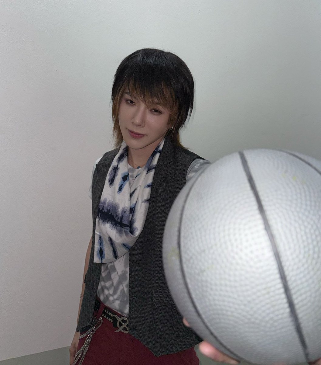 roadoux's tweet image. “join my emo band”