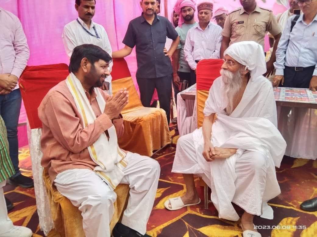 Jaigurudev 🙇‍♀️🩷
 
जिससे भव पार हों संसारी
#वक्त_का_सतसंग_सुनो_नर_नारी