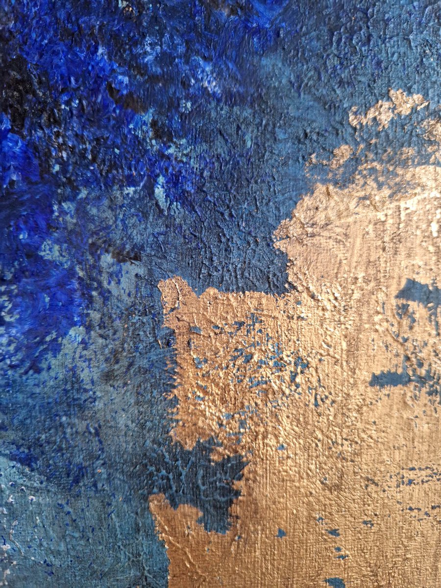 bottidivino's tweet image. Abstract blue in motion 💙
Mixed media layers, acrylic textures, and delicate golden leaves catching the light ✨
50x50 cm — the perfect size to pair with other artworks in an office or hallway.
Art that elevates your space without overpowering it.
#abstractart #blueabstract
