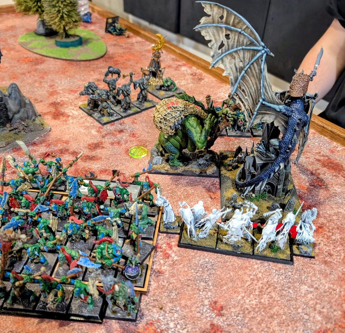 BadMoonCafe tweet media