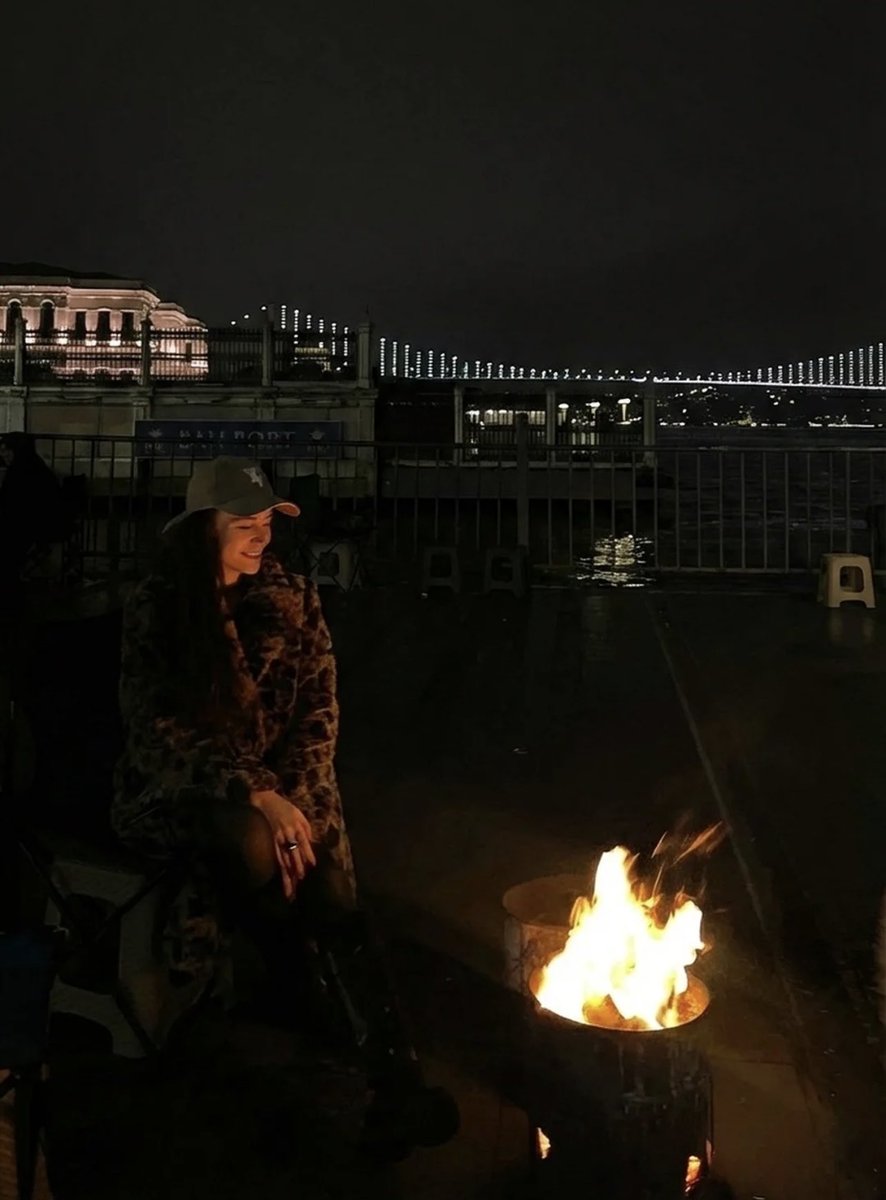 𝓚𝓪𝓻𝓪𝓷𝓵ığı𝓷 𝓲ç𝓲𝓷𝓭𝓮𝓷 𝓼𝓪𝓴𝓵ı 𝓫𝓲𝓻 𝓰ü𝔃𝓮𝓵𝓵𝓲𝓴…✨🖤

#YağmurYüksel