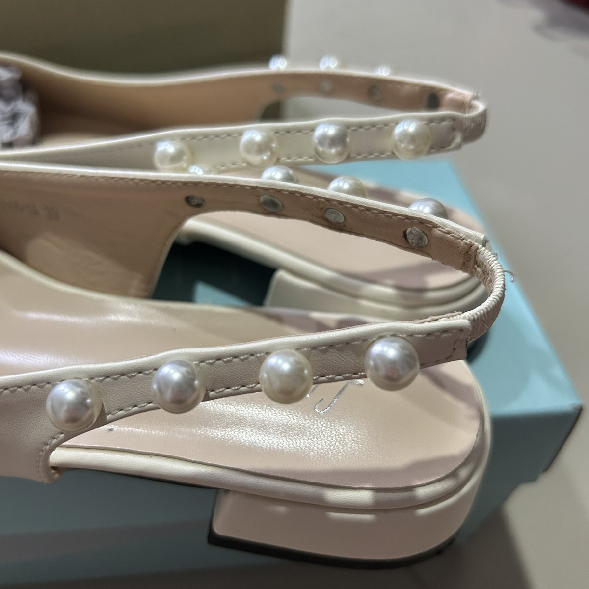 Babymymjubb's tweet photo. ส่งต่อรองเท้า Labotte รุ่น The Jovial

size 39  สีครีม 

💟 ราคา 590 (from 1,090)
ใส่ไป 2-3 ครั้งเองงับบ 

🚚ส่งปณ., แมส หรือนัดรับตามแนว bts สีเขียวอ่อนได้งับ

 #ส่งต่อLabottebkk #Labottebkk #รองเท้ามือสอง #รองเท้ารับปริญญา https://t.co/BkOqCkplU7