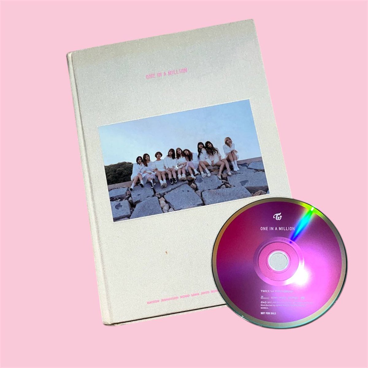 SeoulMagicPH's tweet photo. 🚨𝐆𝐈𝐕𝐄𝐀𝐖𝐀𝐘 🚨

One lucky winner will receive TWICE ONE IN A MILLION PHOTOBOOK🌷

📍PH only (winner shoulders SF)    

To join:  
♡ Like + RT this post  
♡ Comment ‘done’ below  

📆Ends on January 25, 2026 https://t.co/FkAorZLlg0