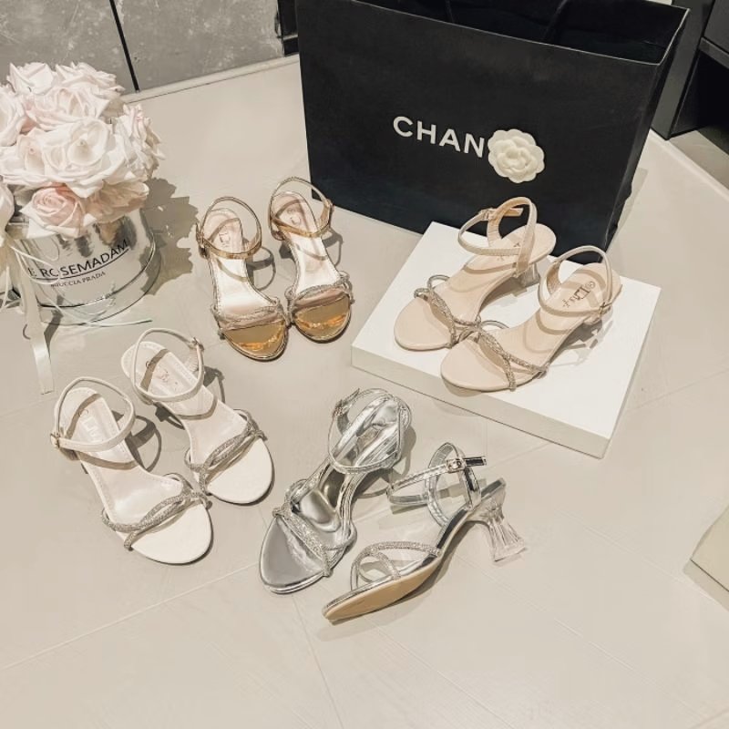 strwberry_mctha's tweet photo. High heels simpel yang bikin look kamu langsung classy—ready buat kondangan &amp; wisuda. https://t.co/uh0lPAZVx7