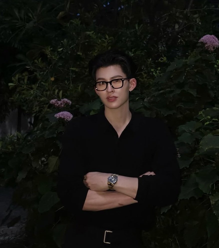 naragrapht's tweet image. take pictures of each other 😍🥰 i bet there are tons of photos of each other on their phones.

#MeAndTheSeriesFinalEP