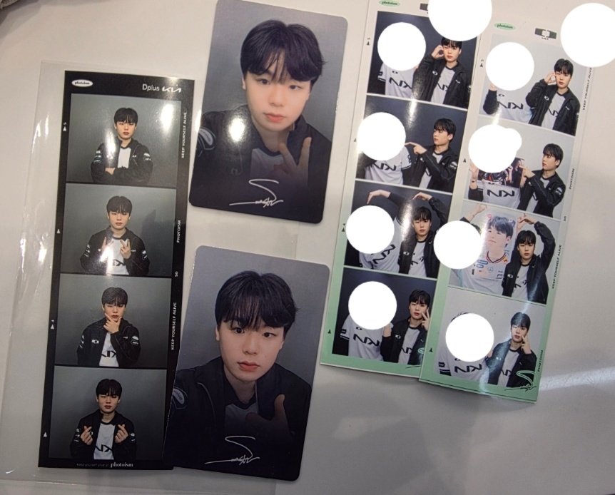 #SMASH #DKWIN 
포토이즘 스내피즘 미니스티커+ 포토카드AB
그리고 디플러스기아유니폼을입은나