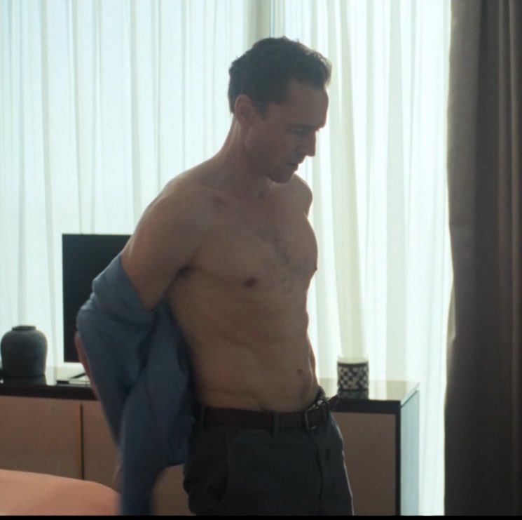 botttoml_ess's tweet photo. HELLO? #TheNightManager https://t.co/vUDSmasZWY