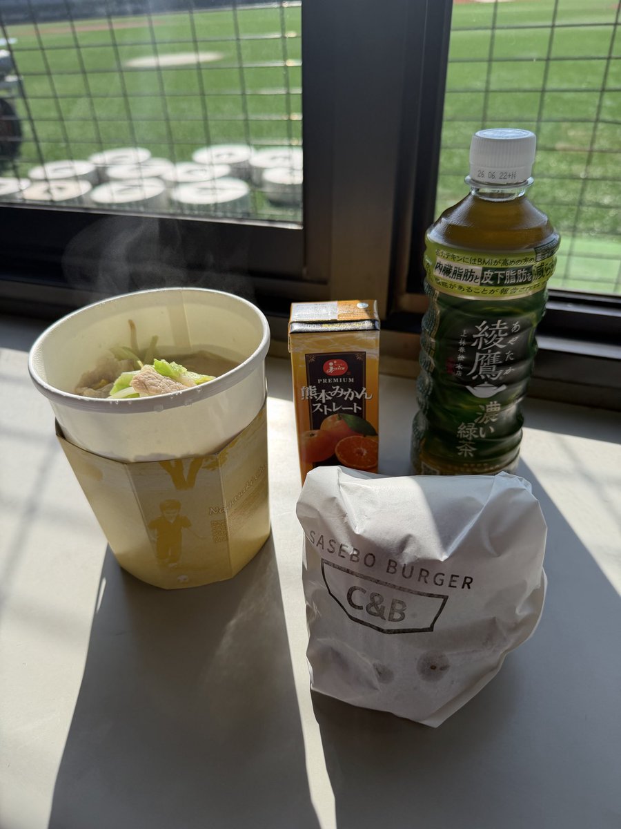 yuta_nakano7's tweet image. 今日は長崎県営野球場で大竹投手の自主トレ公開でした‼️ボリューム満点の昼食もいただきました🍴本当にありがとうございました🙏