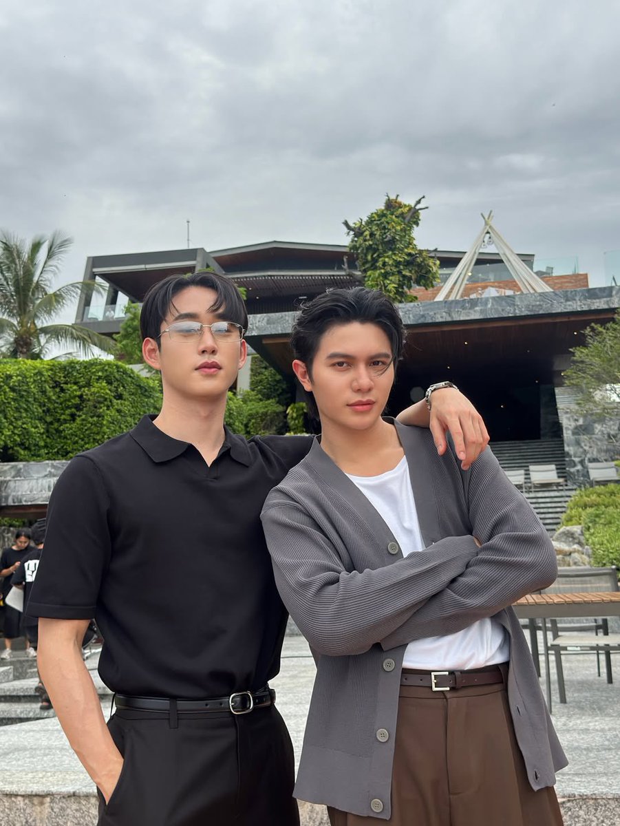 laoong_namm's tweet image. กุเชื่อละ ทีคนในกองเขาแซวกันว่าก่อนวิลเลี่ยมเข้ากอง ชีเอสโดดเดี่ยวเดียวดาย เหงาๆ พอวิลเลี่ยมมาก็ตัวติดกันเป็นปาท่องโก๋ กุเชื่อละ 5555555555 นี่แค่เสี้ยวนึงของรูปในกองด้วยซ้ำ ลงเยอะเดี๋ยวดาราเขิน 555

 #MeAndTheSeriesFinalEP 
#WilliamEst