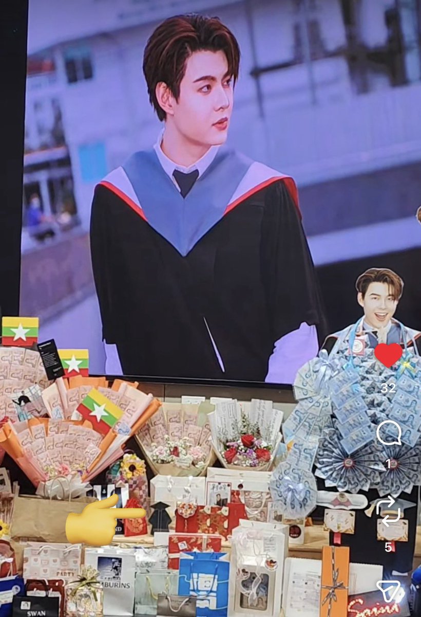 ดีต่อใจ 🎁🛍️🧸💐🌻🌹💶💴💵💷💸🧧💌
ไม่ว่าจะชิ้นใหญ่ชิ้นเล็ก ทุกชิ้นต่างมอบให้เซ้นต์🧑🏻‍🎓ด้วยความรัก ขอบคุณ
<a href="/SaintFCOfficial/">Saint FC Official</a> และทีมงานทุกคน 
คือเราให้เป็น Crad + 💵
รู้สึกทัชใจมากที่มองเห็นของขวัญตัวเอง🙏🏻❤️

#เซ้นต์จบปริญญาโทแล้วครับ 
#Saint_sup #MingEr