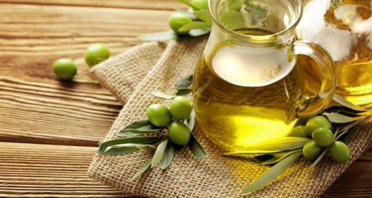 "الاستهلاكية العسكرية" تعلن وصول شحنات جديدة من زيت الزيتون التونسي الأسبوع المقبل 