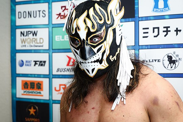 デスペラード「お前、言ってたな、『マスクをしている意味がない』と。『そんなマスク取っちまえ』と。そういうことマスクマンが言い出したらよ、お互い懸け始めるだろう。お前とはやらん。この試合で懸かってるのはタイトルだけだ。目覚ましてやるよ」

全文
njpw.co.jp/tournament/res…