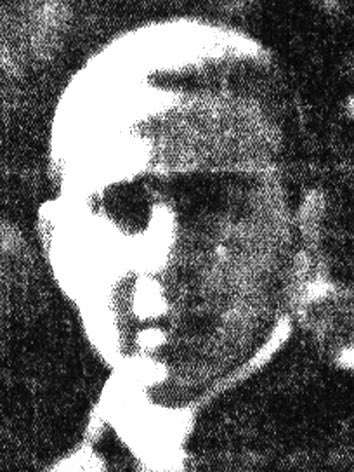 كان قاسم الرجب يبدي رأيه في الكتب بلا مجاملة، فيقول عن كتاب أمين الريحاني "أنتم الشعراء" وكتاب رد عليه "أجل نحن الشعراء" لأنطون ناصيف معوض: 
والكتابان من أتفه ما قرأت.