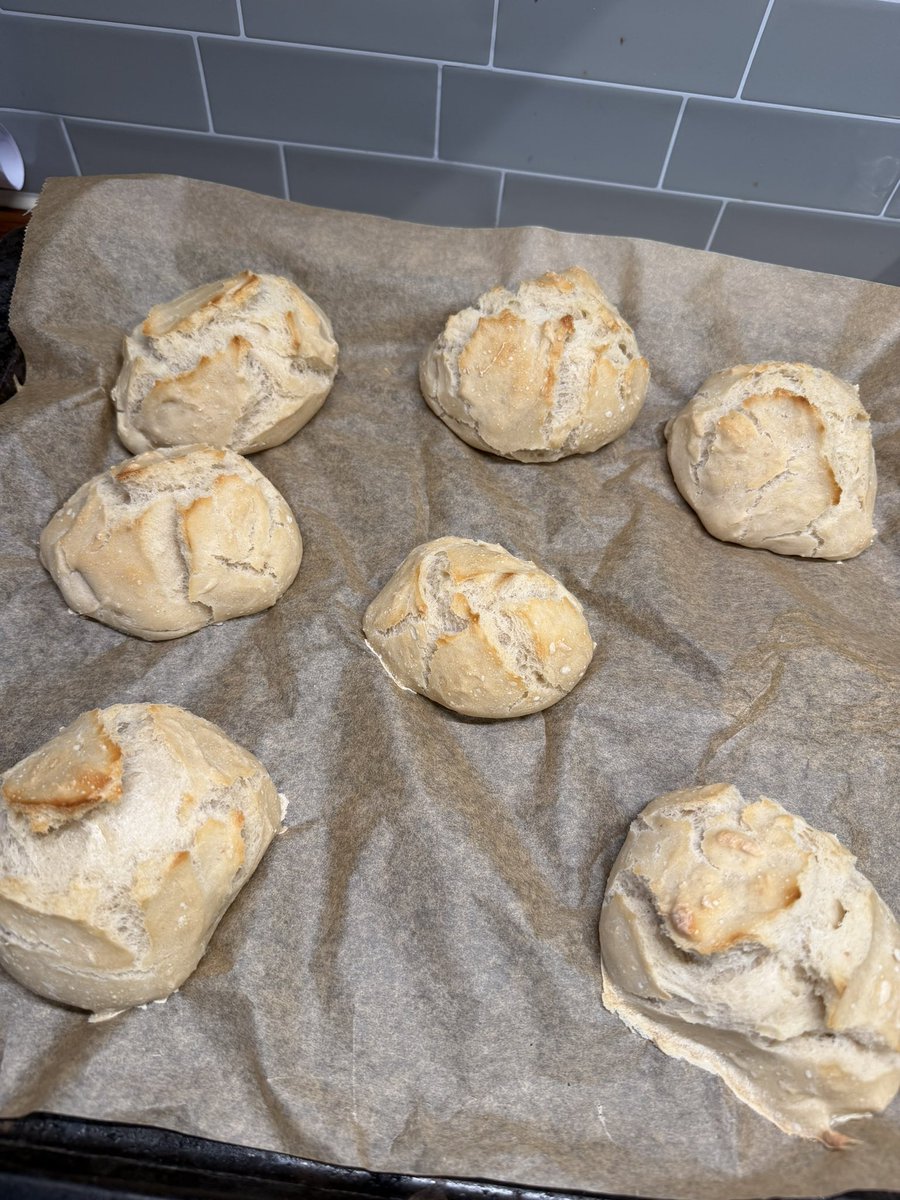 TFMPM's tweet image. Hvad gør man ikke for sine piger!