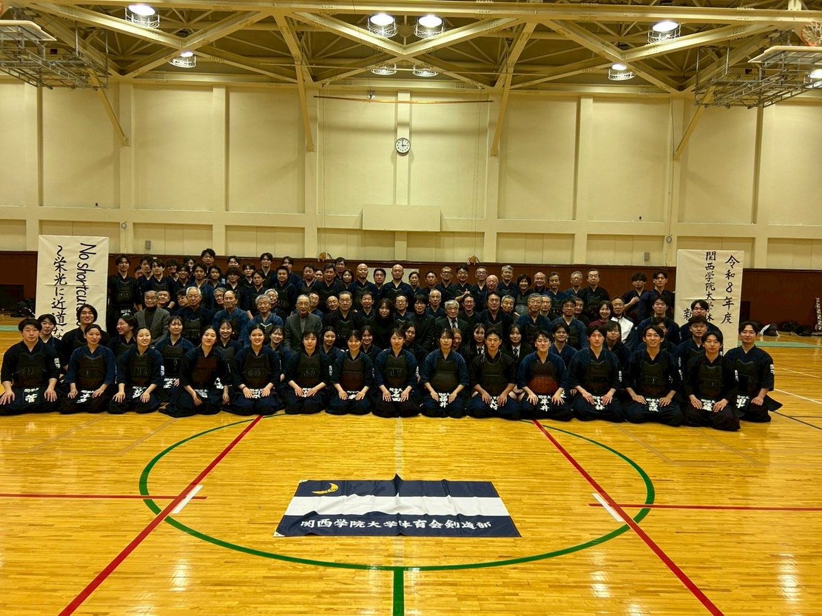 私たちは今年度、男子主将菅、女子主将石田を中心に「No shortcuts to victory. 〜栄光に近道なし〜」というスローガンのもと、「全関西・全日本制覇」を目標に日々稽古に励んでいます。
部員一人ひとりが自覚と責任を持ち、全関西・全日本制覇を目指して今後も挑戦し続けていきます。