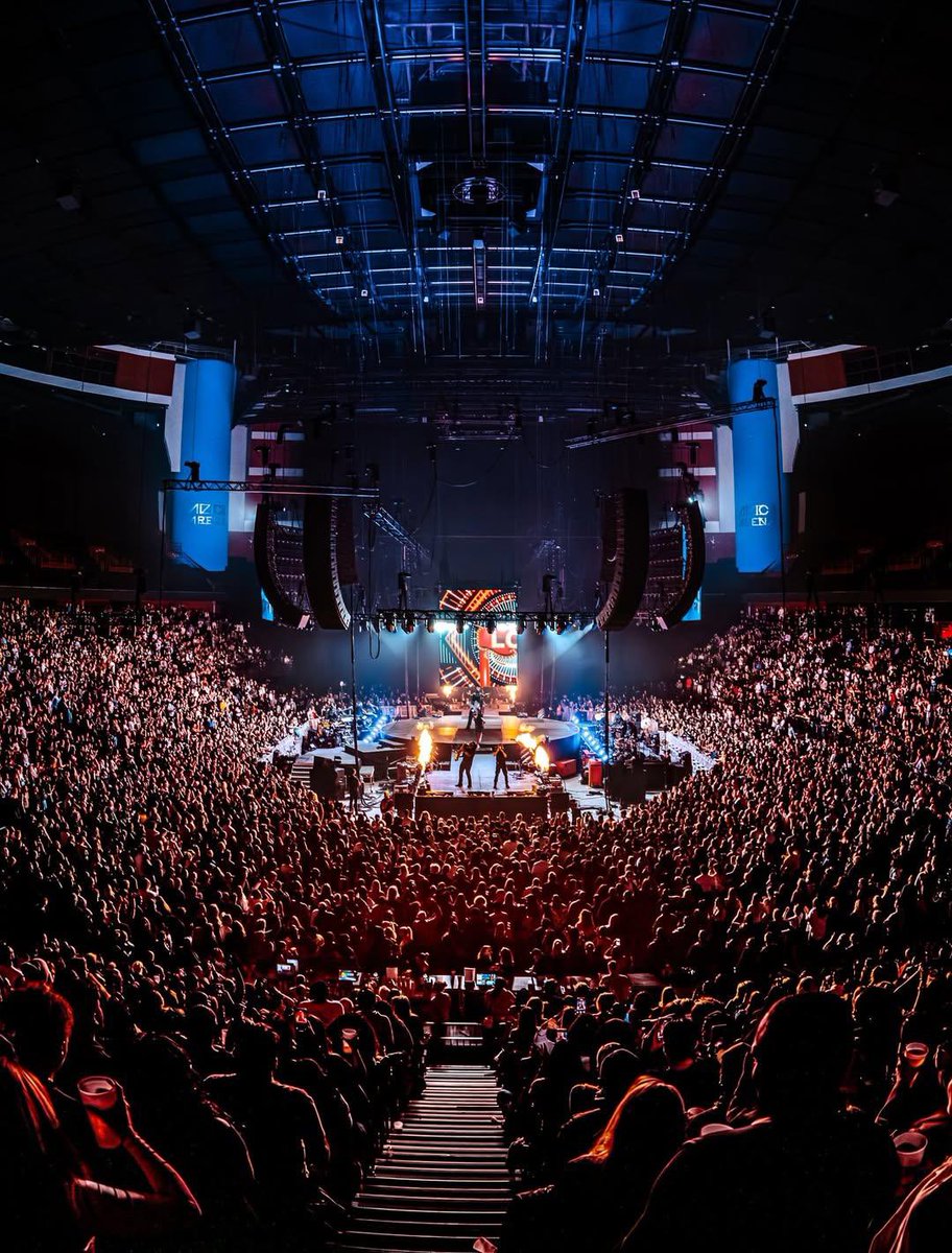 PulseNigeria247's tweet photo. Burna Boy shut down Sweden during his NSOW tour. 

He sold out the Avicii Arena which is the biggest indoor venue in Sweden. 🔥 https://t.co/cxvkeyyrgm