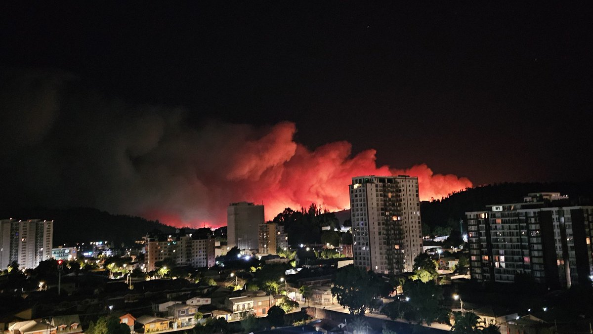 DeboraaLippi's tweet photo. Vista desde Lientur hacía collao tomada 5.19 am #IncendiosForestales #Biobío https://t.co/yfudNcmiE8