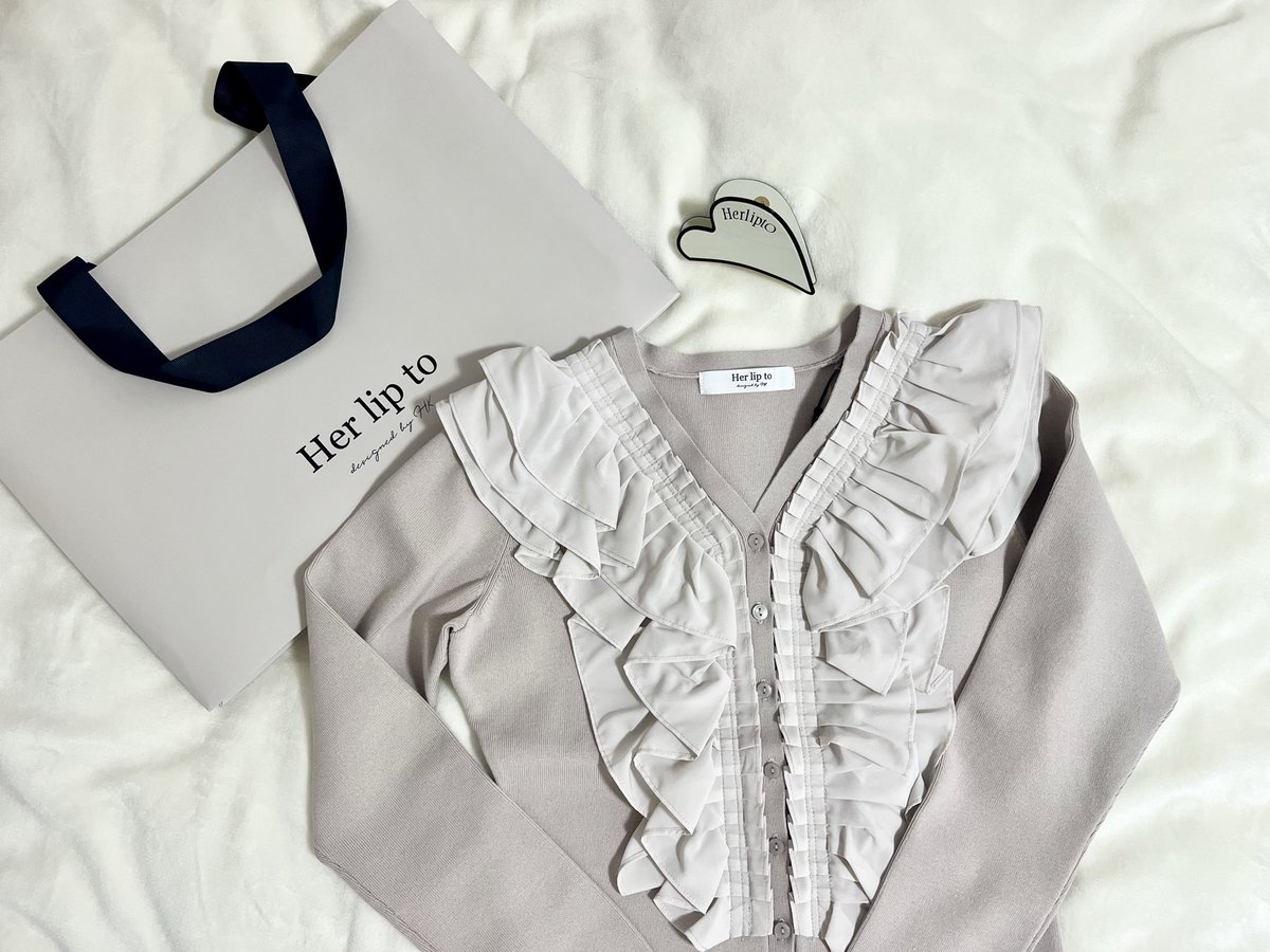 先日ルミネで購入した、 Ruffle Pleated Knit Cardigan♡ フリルが