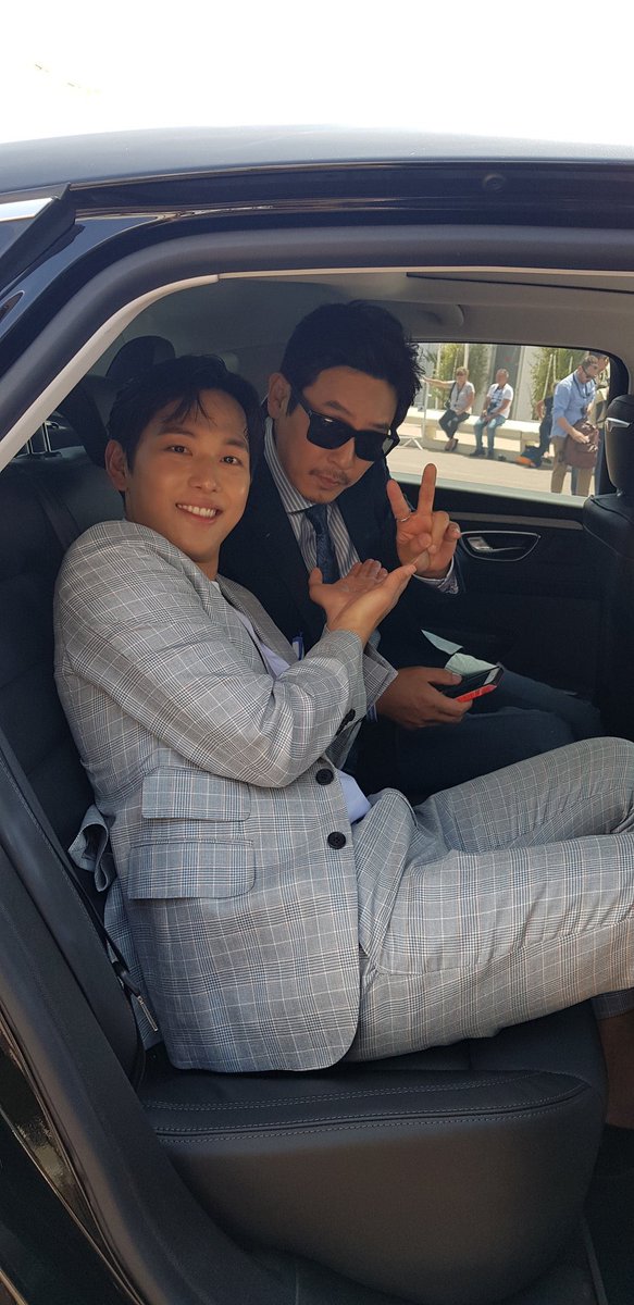 돈은 많은데 유행은 몰라서 두쫀쿠 사달라는
말에 두바이로 사람 보냈을 것 같음