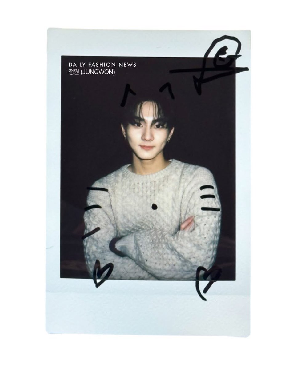 jungwonfeeds's tweet image. kitten leader 😸