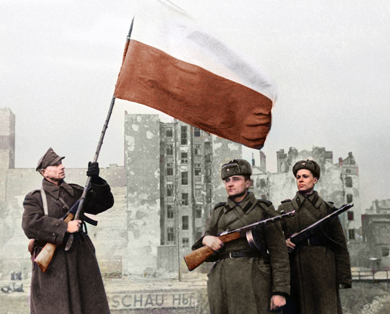 DaniMayakovski's tweet image. El 17 de enero de 1945, el Ejército Rojo liberaba la ciudad de Varsovia de las garras del monstruo nazi, más de 200.000 soldados soviéticos dieron su vida en esta ofensiva por liberar la capital polaca.

La Varsovia que encontraron los soviéticos estaba casi totalmente destruida,…