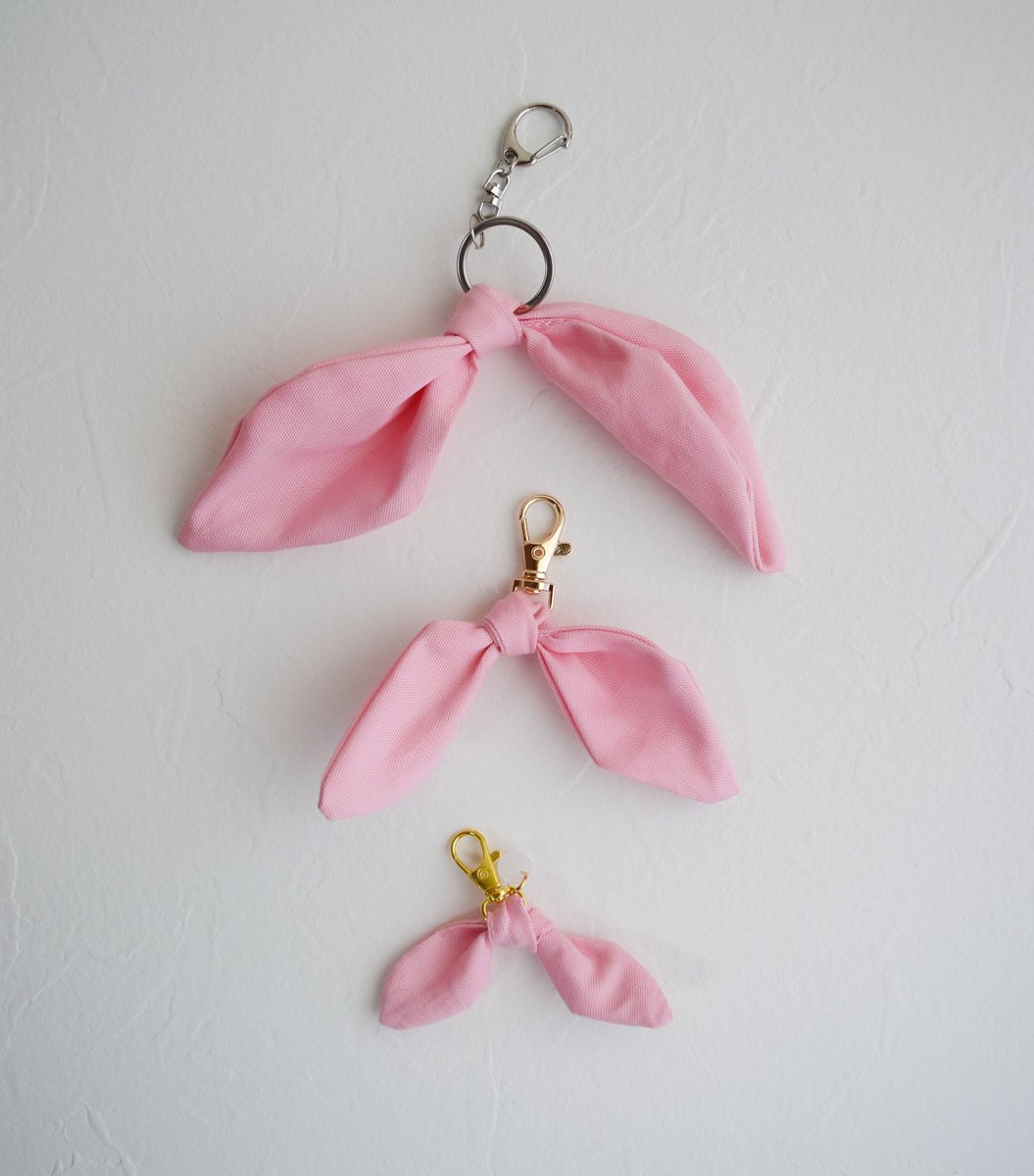 エアリスのリボンの布でキーホルダーにしてみました🎀
大中小サイズあります🌷