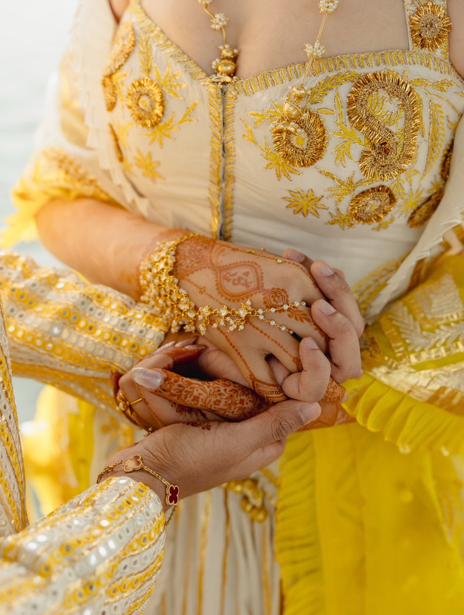indiaforums's tweet image. Nupur and Stebin’s Haldi look is giving pure love vibes 🧡
Their chemistry is just too sweet to handle.
.
.
.
#NupurSanon #StebinBen #HaldiLook #CoupleGoals #LoveVibes