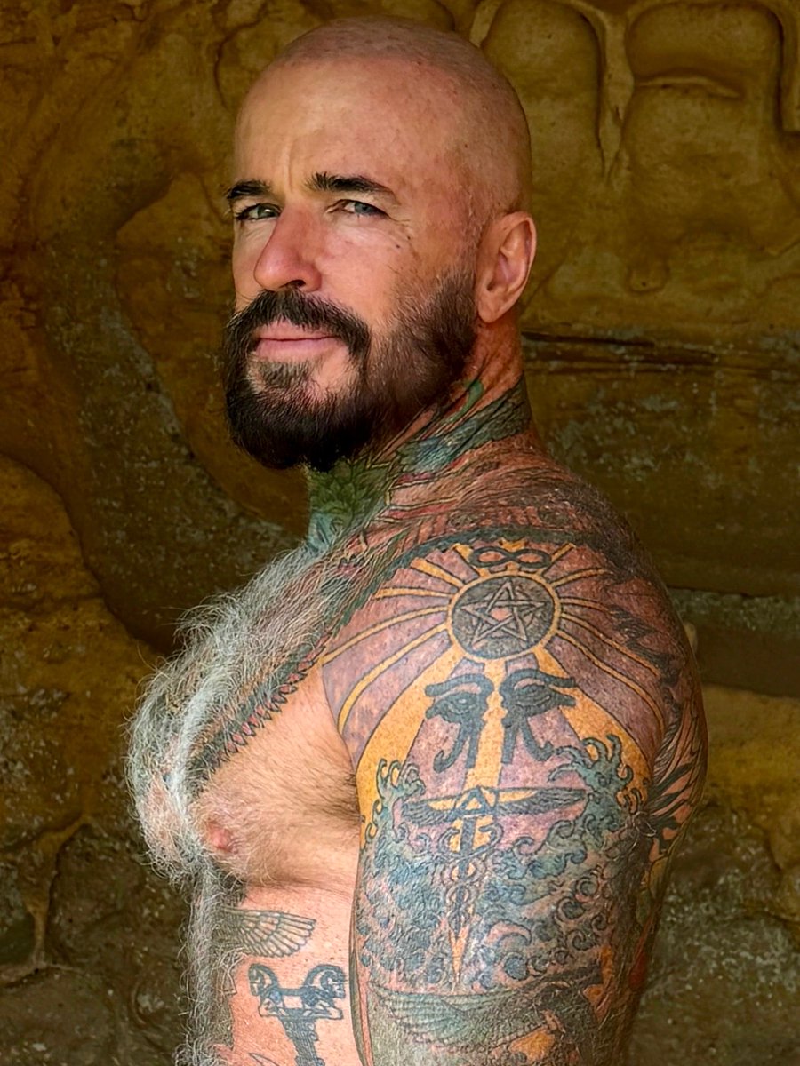 arijhunter's tweet image. Cave man