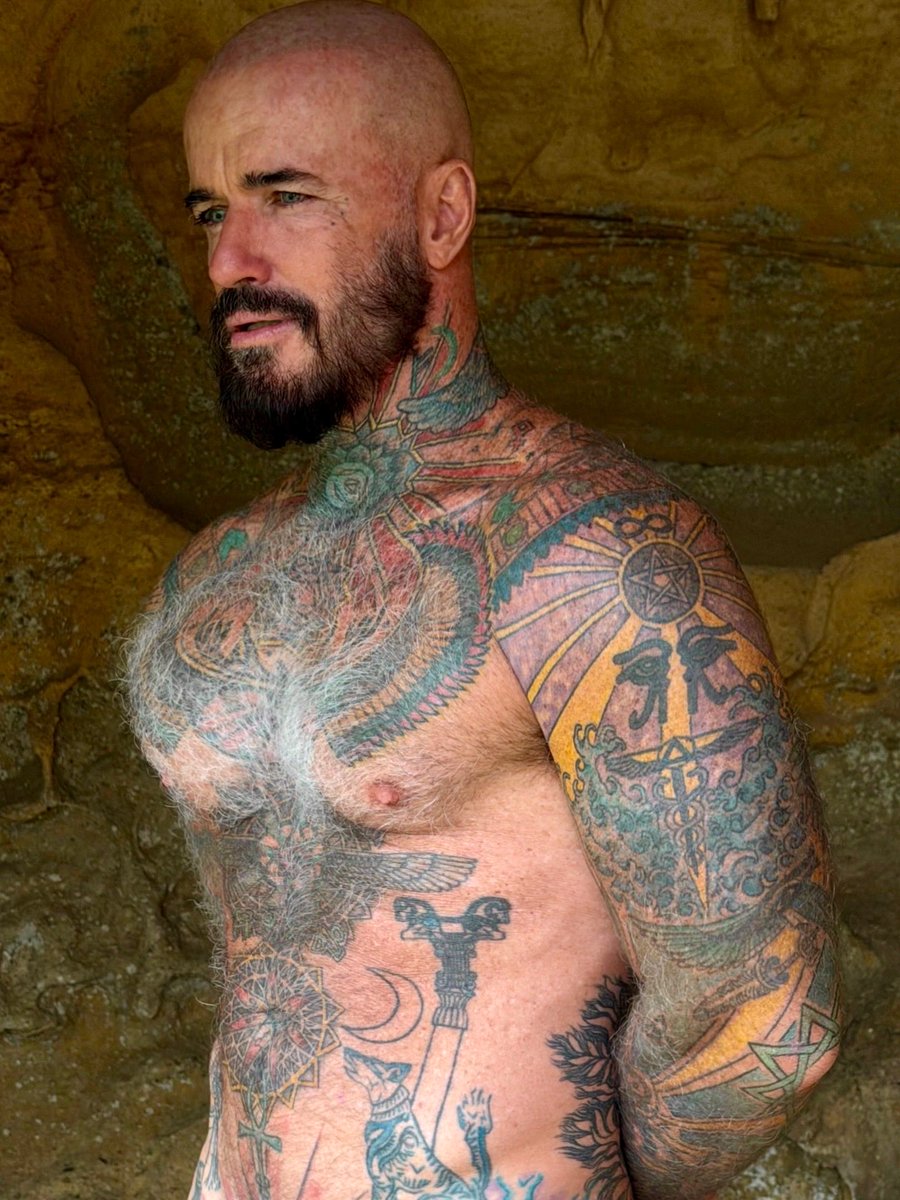 arijhunter's tweet image. Cave man