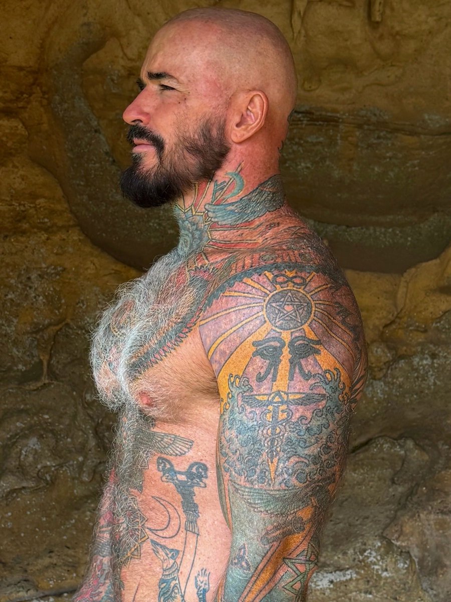 arijhunter's tweet image. Cave man