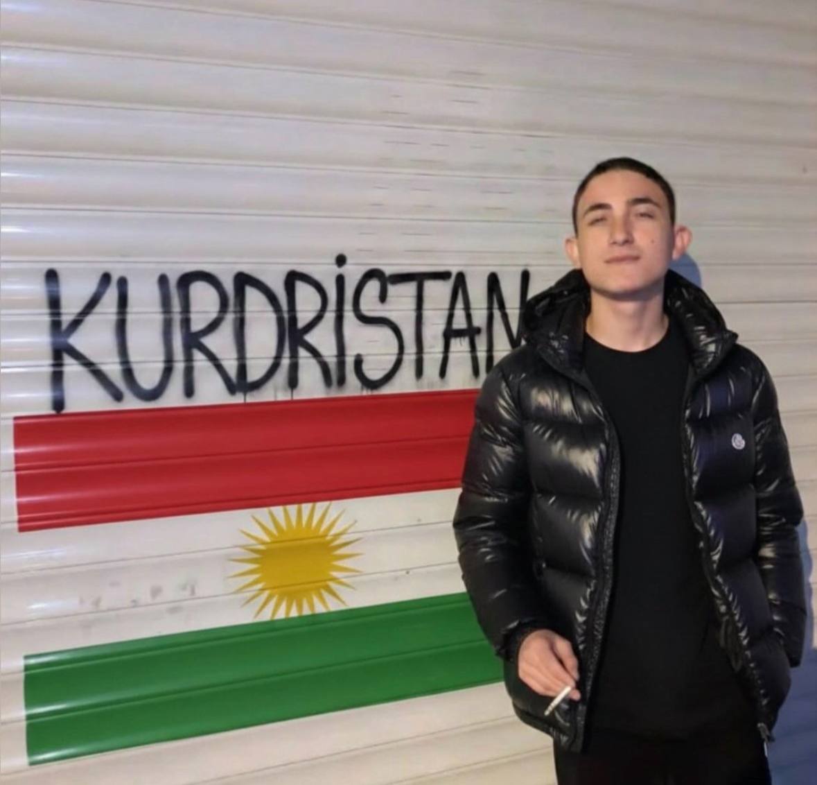 Atlas'ı öldüren caninin sosyal medya paylaşımları ortaya çıktı:

"Mermi kadar hızlı olabilirsiniz ama sizi yetiştiren dayılarınız kuru sıkı."

 "Arkadaşlar emlakçı değiliz ama isteyeni toprak sahibi yapıyoruz"

Memleketin bunlardan arınması lazım
#AtlasÇağlayaniçinAdalet