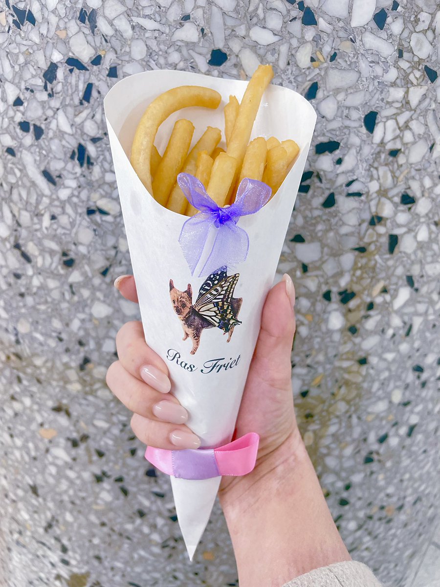 ugiri_w's tweet photo. ラスフリットさんにて
ブーケみたいなラスポテトいただいてきた🍟
むらさきリボンはピックになってるの❣️
かわちいと実用が同居している。。‼️
またいきたいな〜〜🥰🎀💜 https://t.co/ZitkyFFTK0