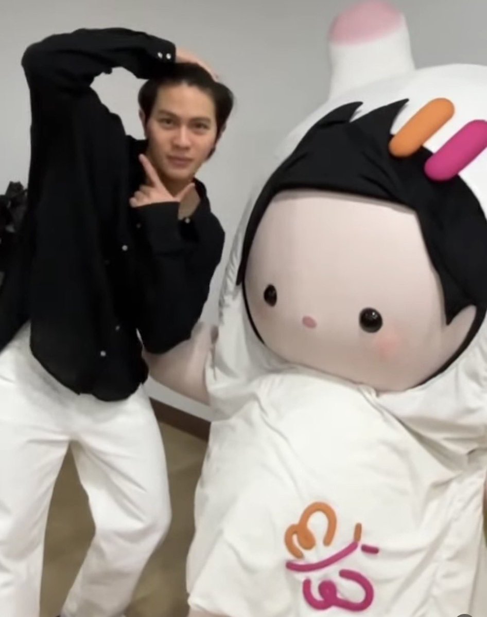 hope_bpn's tweet image. ลุงวิลเลี่ยมกับน้องเอนี่เหมือนกันเป๊ะเลย5555555555