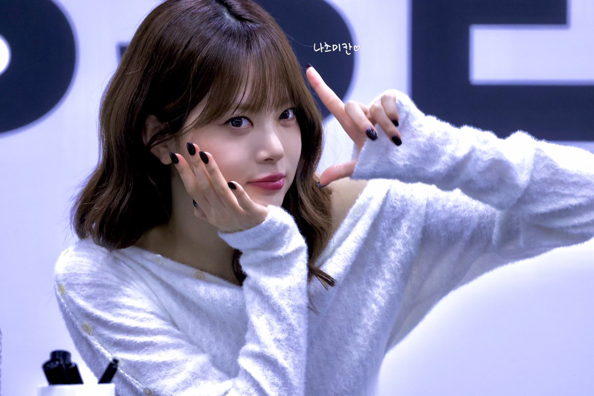 260118 全サ

🍝

#EUNCHAE #홍은채 #ウンチェ
#LESSERAFIM #르세라핌 #ルセラフィム