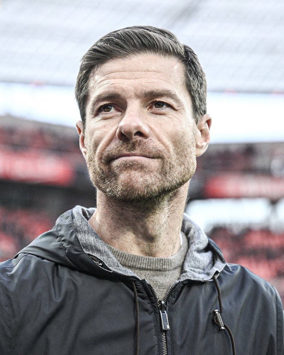 ESnomanu's tweet image. Los pesos pesados le han hecho la cama, se le faltó a veces al respeto y el no era el principal problema. 

Pero si se anuncia ahora su fichaje por el Liverpool, hay que llamar a Xabi Alonso por su nombre: traidor.