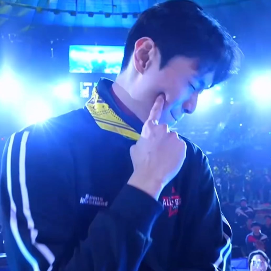 앙탈 챌린지라고 최선을 다해 유우우웅 거린거
그리고 자기 필살기 
찡긋 보조개 볼콕 다 몰아쓴거
진짜 ㅇㅈ한다