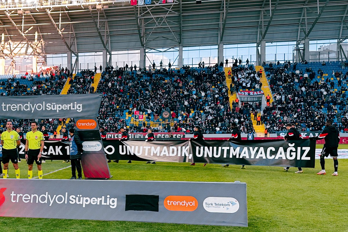 SİZSİZ HER AN KARA! 🖤

#20Ocak #HatıranYeter #GBvSAM