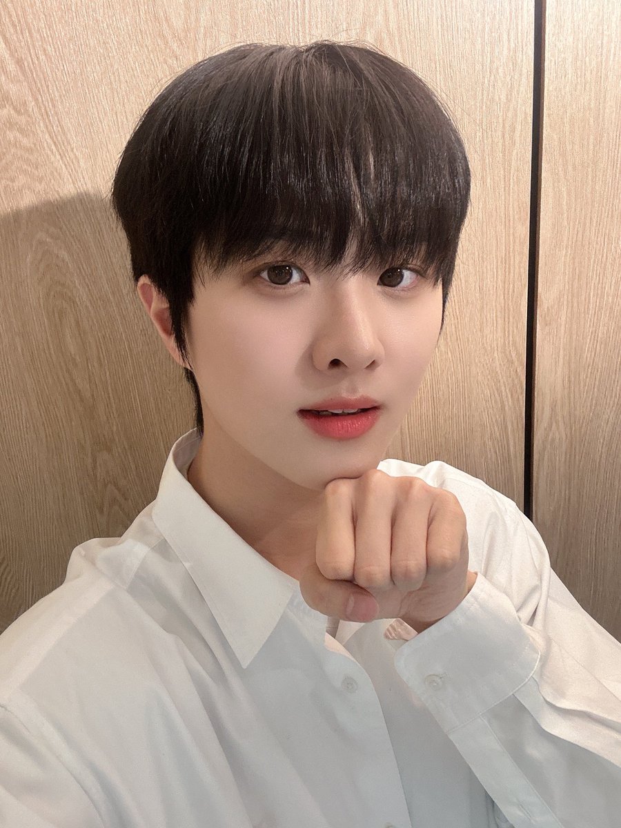 KingdomTurkey's tweet photo. [IVAN 🐰]
Weverse Güncellemesi:

Bugün de iyi şanslar🙂

#TheKingDom #더킹덤 #TKD #IVAN #아이반 #위버스 #WEVERSE #TheKingdomTurkey https://t.co/JrvrrUMWP6
