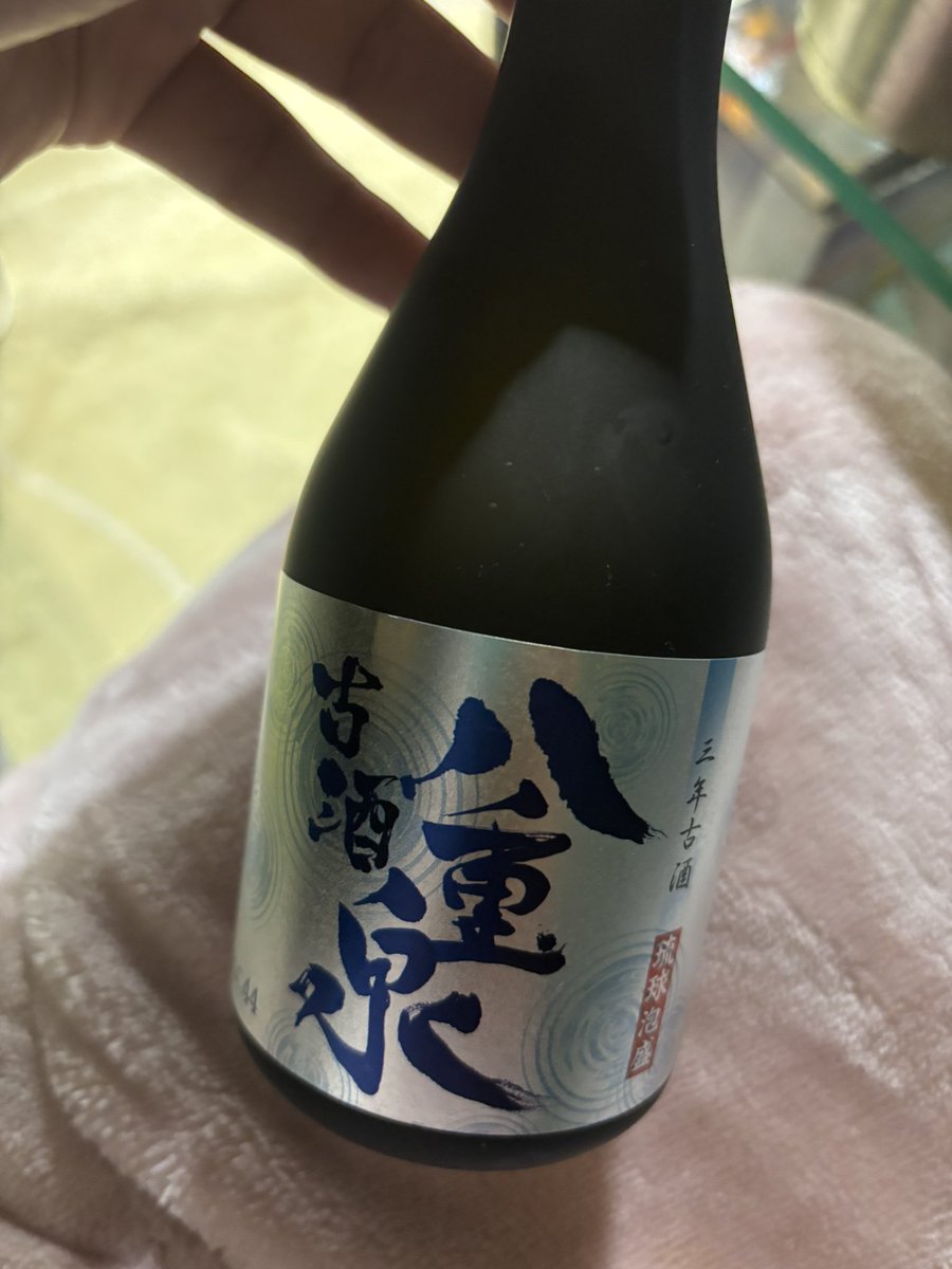 お土産でもらった泡盛
苦手意識あったけどめちゃ美味い！
味覚変わったのかも

日本酒ほど環境変化は少ないけど
温度、加水、ロック、炭酸、ストレート
色々楽しめてすごくいい🙆‍♂️