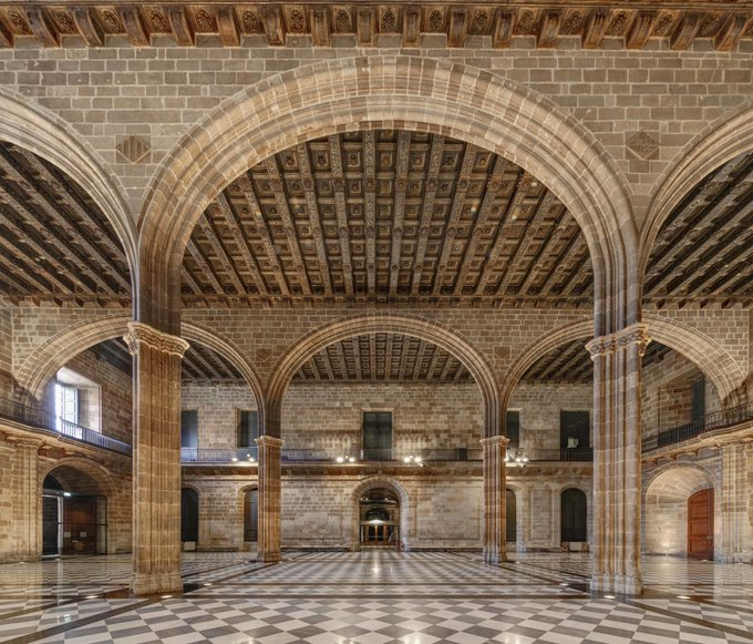 historiesdebcn's tweet image. El 20 de gener de 1401 obria a la Llotja de Mar la Taula de Canvi de Barcelona, considerada el primer banc públic d'Europa.