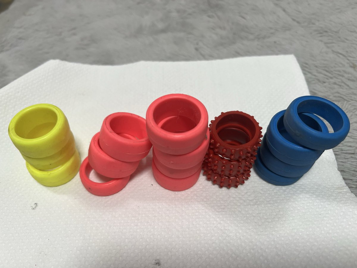 KoF1disk's tweet image. この間発送間違いされたタイヤ達が届いた。
このタイヤ達が欲しかったので満足。
ガッチガチに劣化した赤スパイクタイヤどうしようw