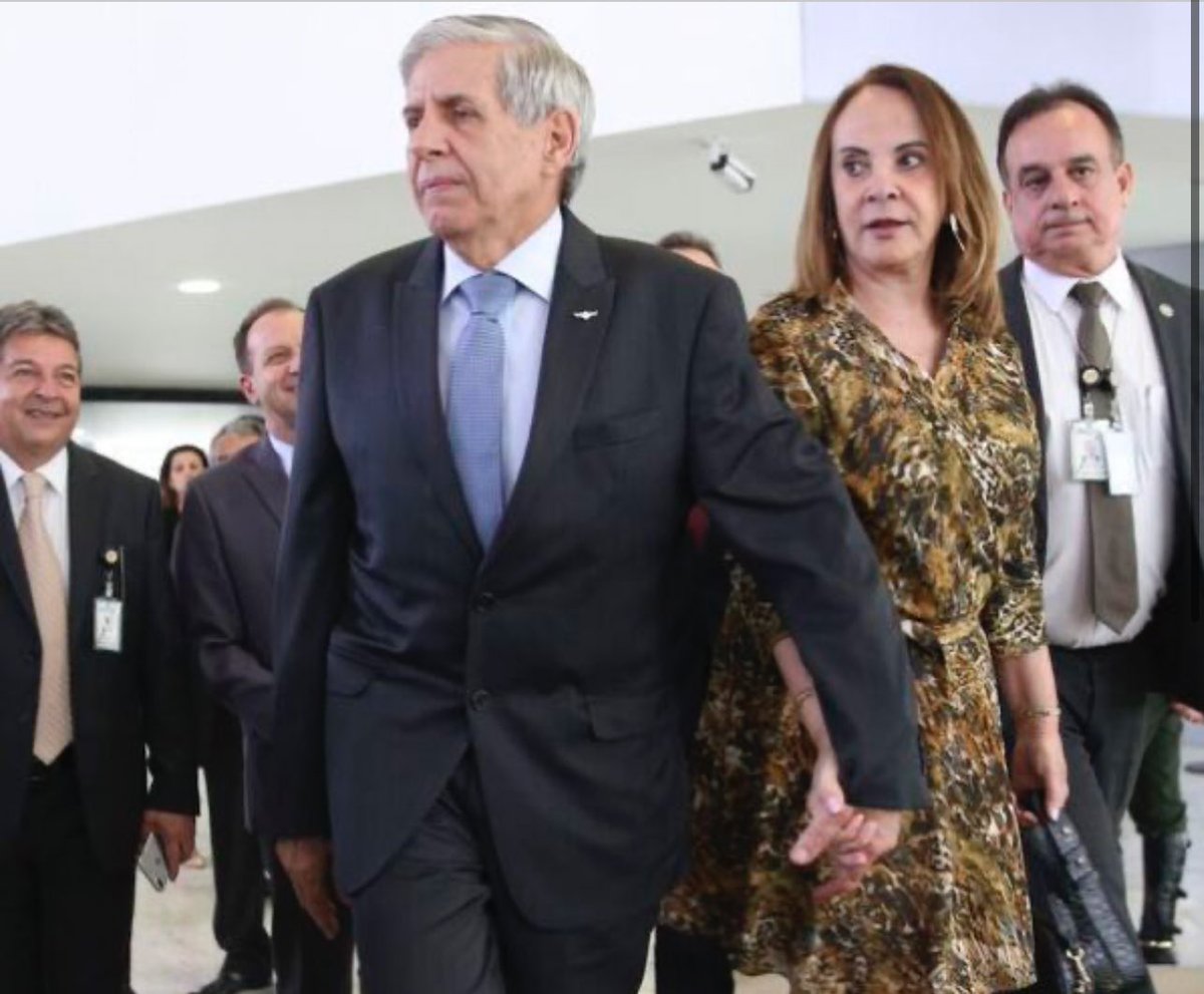 dranandaananias's tweet image. Existe algo profundamente errado quando a Justiça passa a produzir sofrimento que ultrapassa qualquer noção de humanidade.
Pouca gente sabe (ou talvez não queira saber) como está sendo, de fato, a prisão domiciliar imposta ao general Augusto Heleno. Talvez poucos leram o relato…