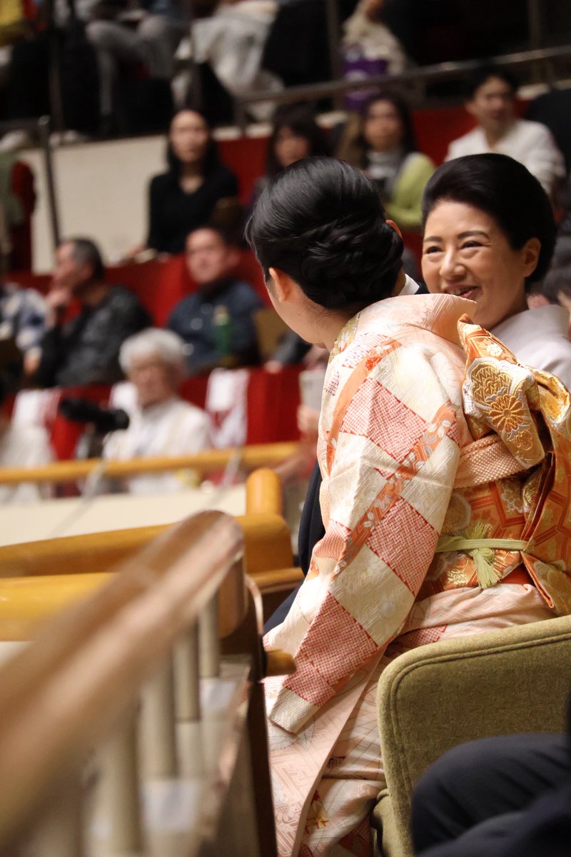 hanatoniwa's tweet image. そろそろホントに不安になってきたけどたくさん見てもらえてありがたいことです。たまたま良い席に恵まれた、ただの相撲好きな一般人なのでお返事もできませんがどうぞお目こぼしを。カメラで撮ったのもよかったらどうぞ。
#天覧相撲