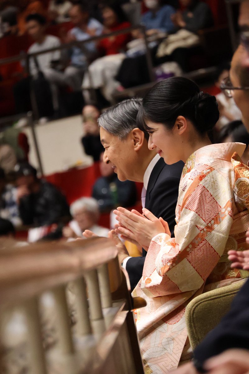 hanatoniwa's tweet image. そろそろホントに不安になってきたけどたくさん見てもらえてありがたいことです。たまたま良い席に恵まれた、ただの相撲好きな一般人なのでお返事もできませんがどうぞお目こぼしを。カメラで撮ったのもよかったらどうぞ。
#天覧相撲