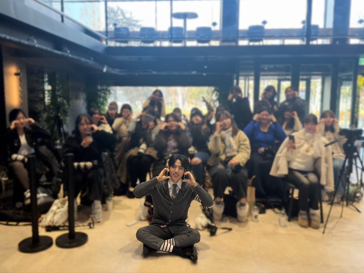 jjang_ddong_ggo's tweet image. #260117_0118_팬싸인회

이번주는 정말 다 독특한 만남이였습니다 ~̆̈ .~̆̈
카페 또또부터 찹쌀떡 또또까지 !
너무 즐겁고 행복했습니다 ❤️
실물이 3만배 잘생겼다는 귀한따님분들 감사합니다 !
모든 분들이 더욱 더 행복하고 건강하고 행운이 넘치시길
바라며 또 봐 사랑듕 💗

#jangdongwoo #sway