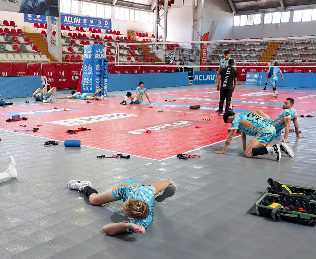 #LVA Arrancó el partido en el Maradona en Morón. 

Tour 4 - Fecha 12

Monteros Vóley - Tucumán de Gimnasia 

En vivo:  youtube.com/live/IdO1yHI4E…

#OrgulloNaranja
#SomosMVC