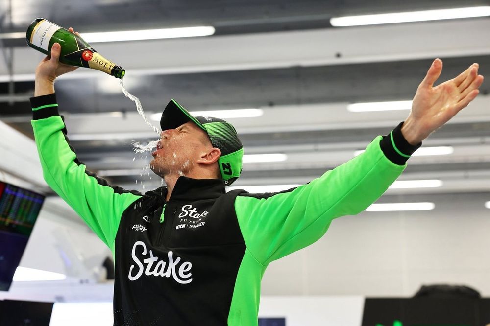 AudiSport27's tweet image. 🚨 HULKENBERG AUDI CONTRACT: Hulkenberg reportedly has a $50,000 per point bonus for the duration of his Audi contract.

This means his podium finish at the British GP would have earned him $750,000 minimum. He scored 51 points in 2025. 

📰 (SalaryLeaks)