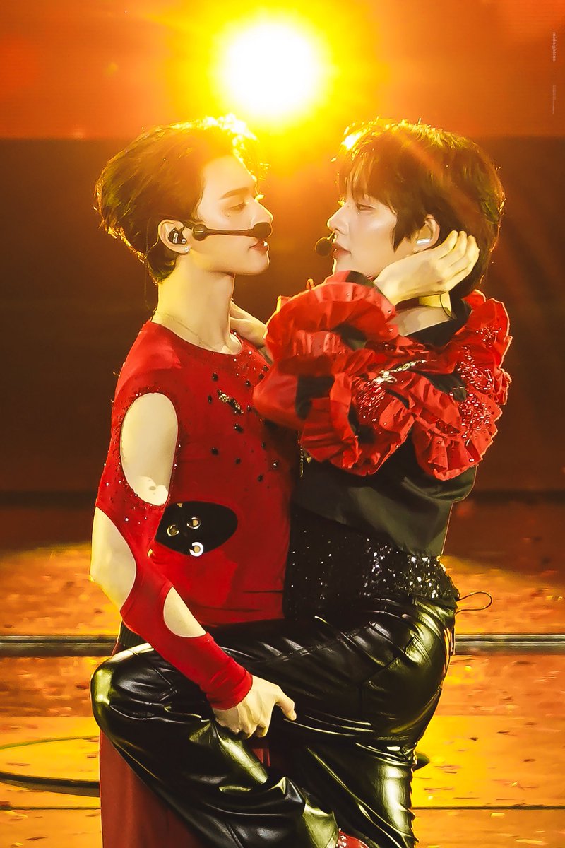 midnightsunq's tweet image. 🔥🫠 

GOLDEN TIME KNP TFO
#KhemjiraConcertDay2