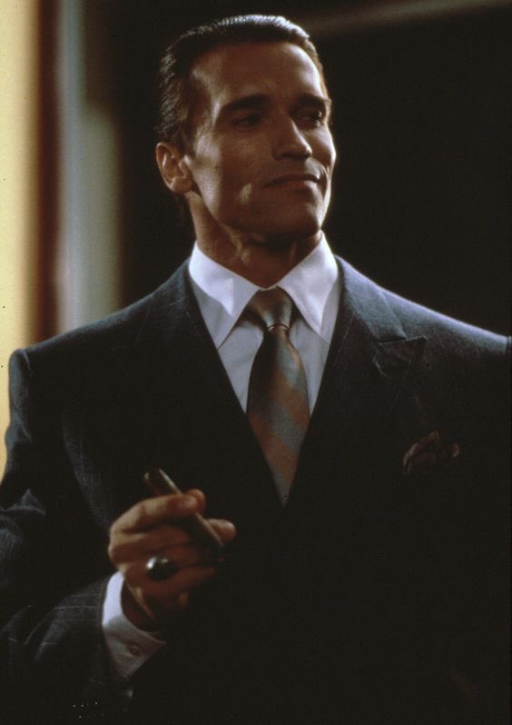 Dünyanın en zengin erkekleri:

%75 Girişimci
%15 Yatırımcı
%7 Sporcu
%3 Sanatçı
%0 Maaşlı çalışan

Kimse maaşla zengin olmadı.